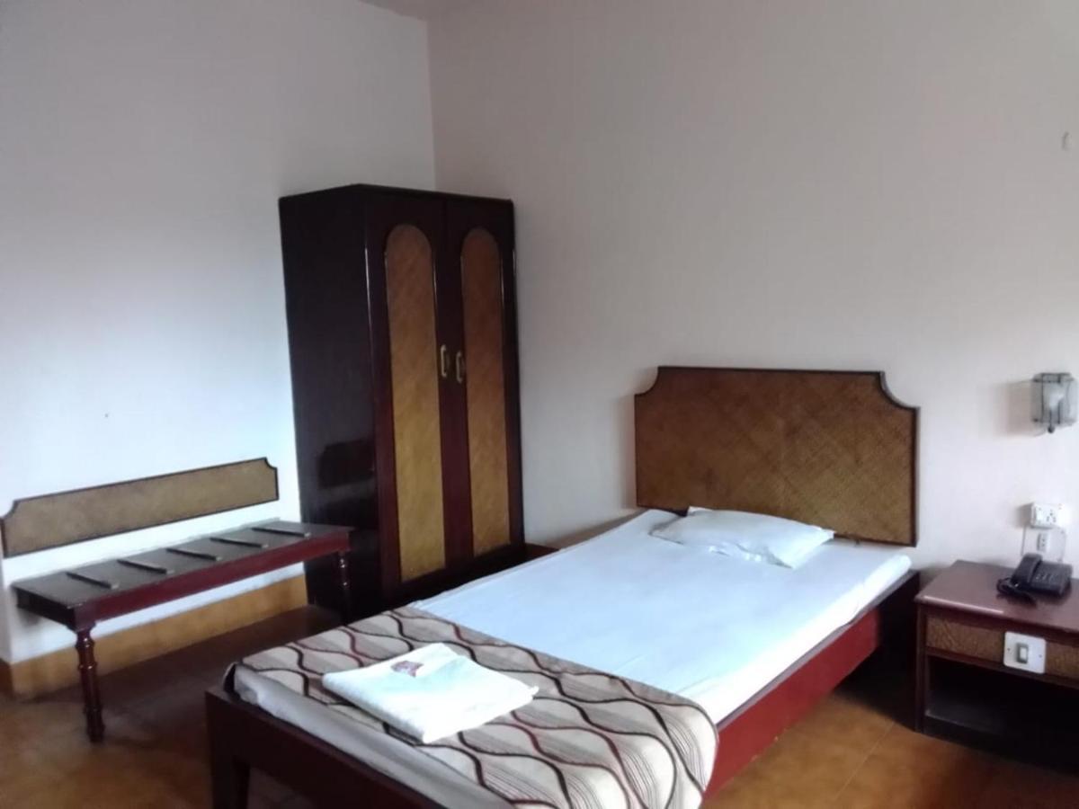 Hotel Indsurya Дибругарх Экстерьер фото