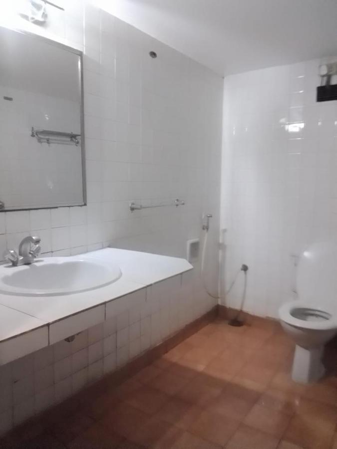 Hotel Indsurya Дибругарх Экстерьер фото