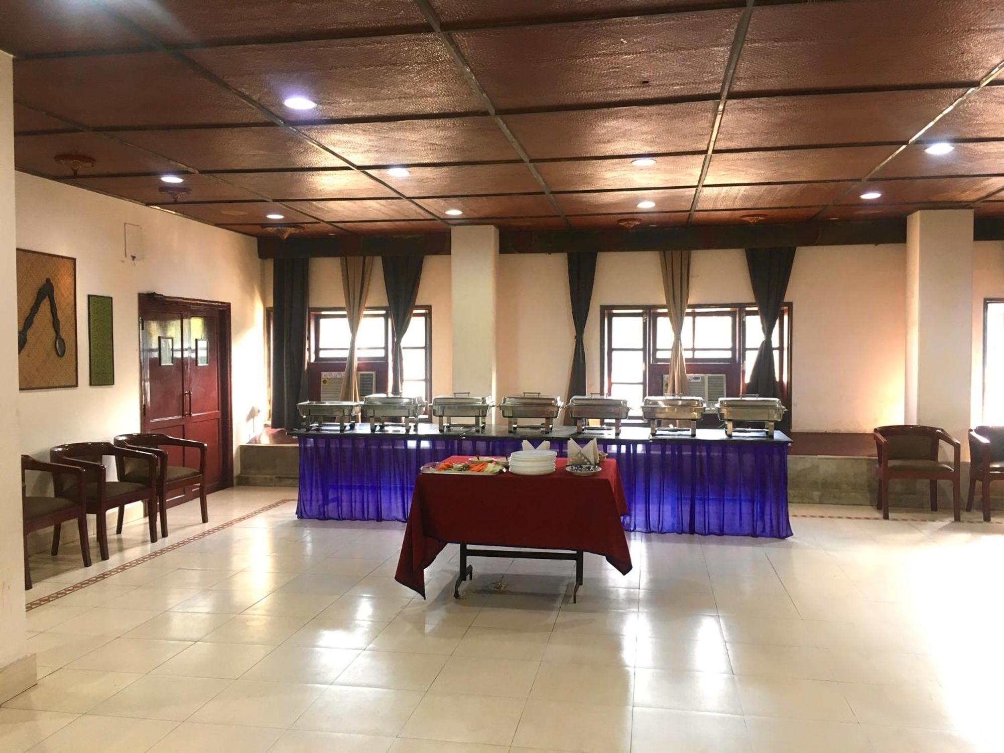 Hotel Indsurya Дибругарх Экстерьер фото