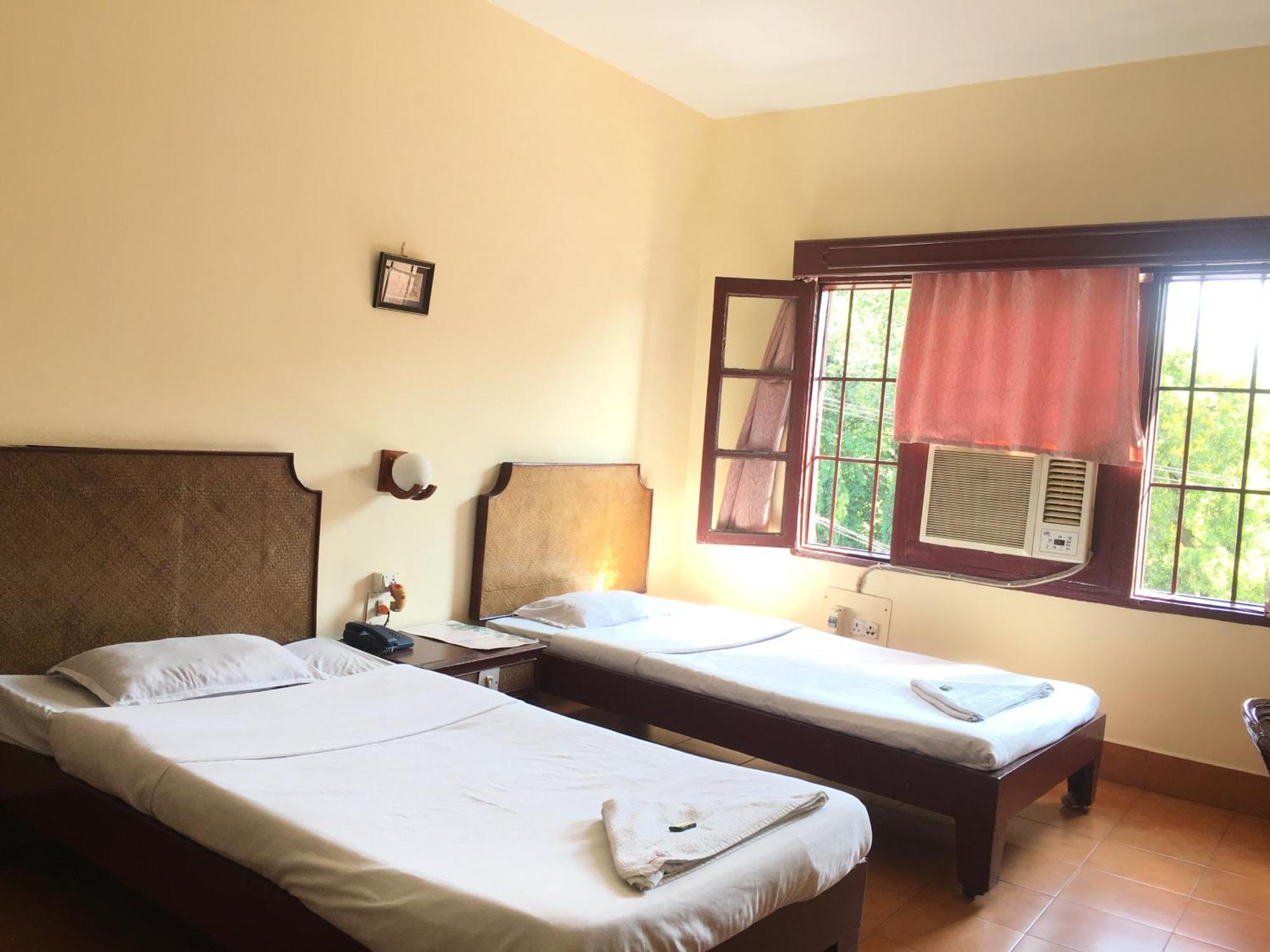 Hotel Indsurya Дибругарх Экстерьер фото