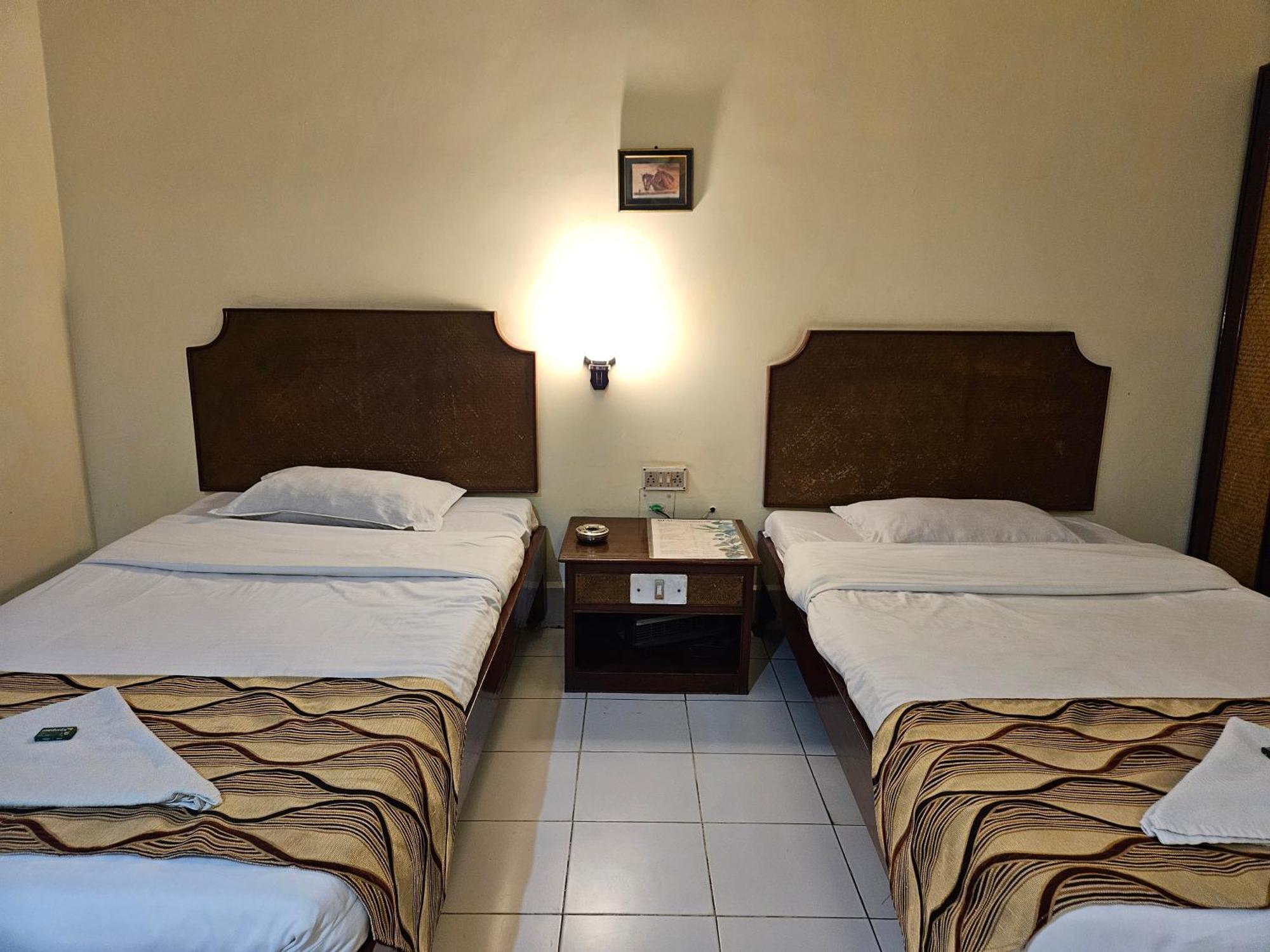 Hotel Indsurya Дибругарх Экстерьер фото