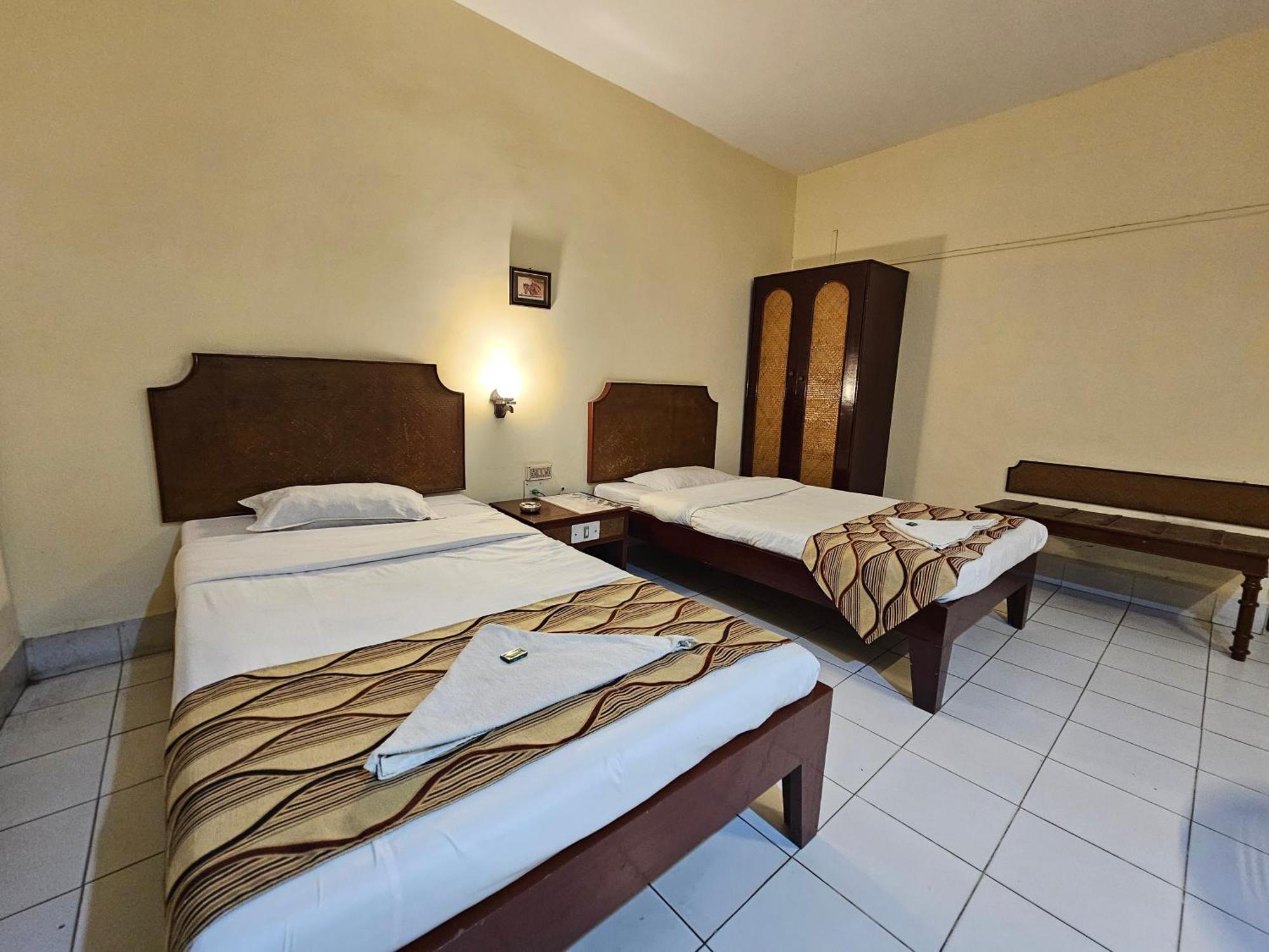Hotel Indsurya Дибругарх Экстерьер фото